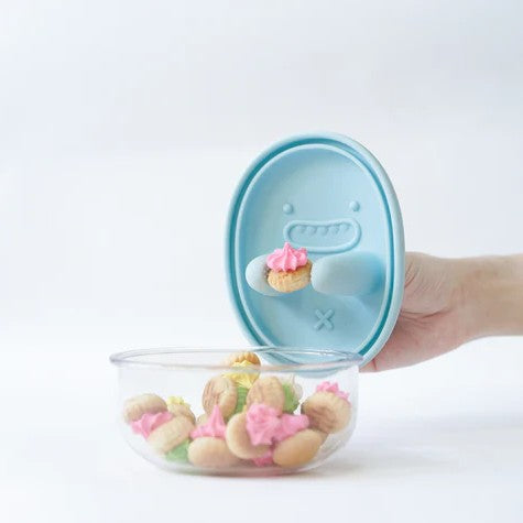 No-Mess Snack Box -up